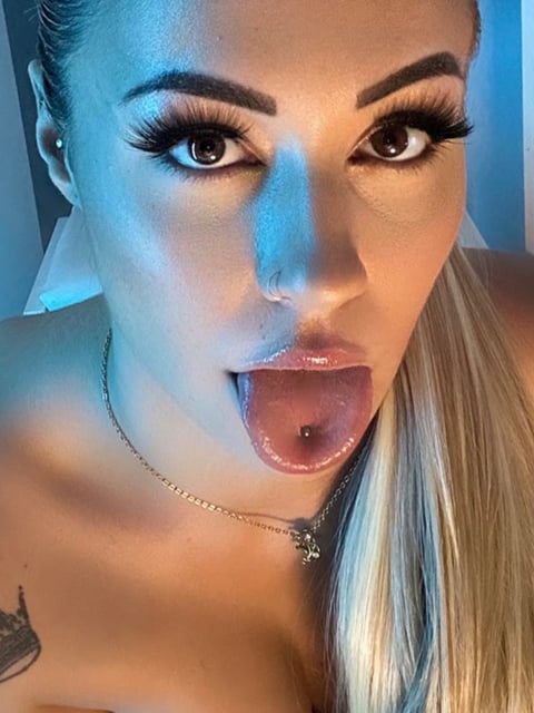 elivecams.com rocioloppez profile on OnlyFans in chinese category