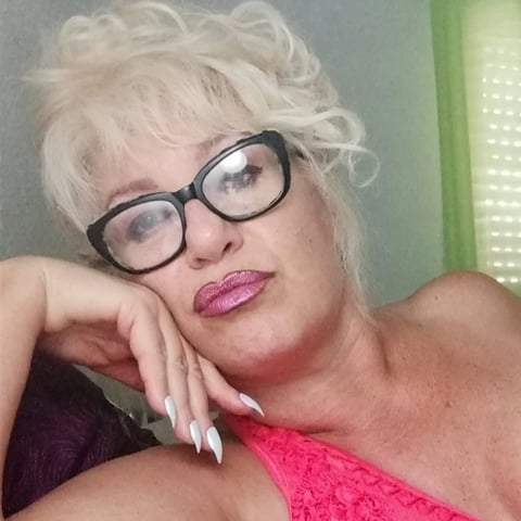 elivecams.com senorafina profile on OnlyFans in granny category