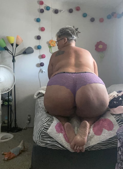 elivecams.com sinfulandluscious profile on OnlyFans in granny category