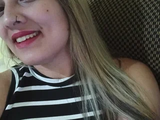 Candydesiree Piercings webcam from Brazil