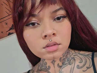 NahLua Piercings webcam from Brazil